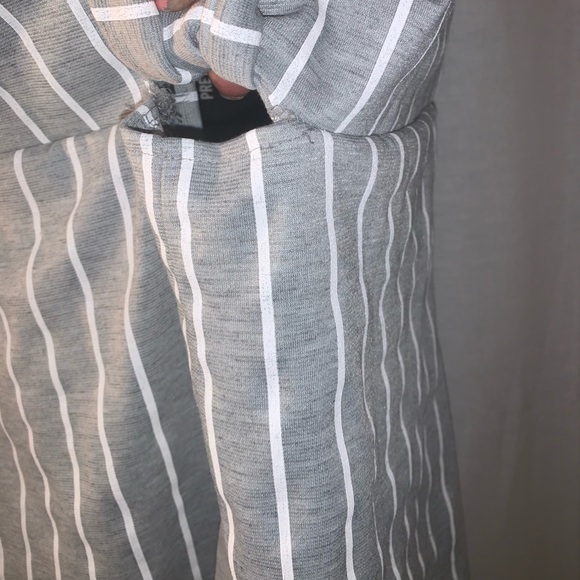 Grey and white plunged neck romper - Picture 5 of 5